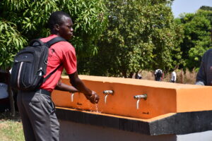 student washing hands, Wau.