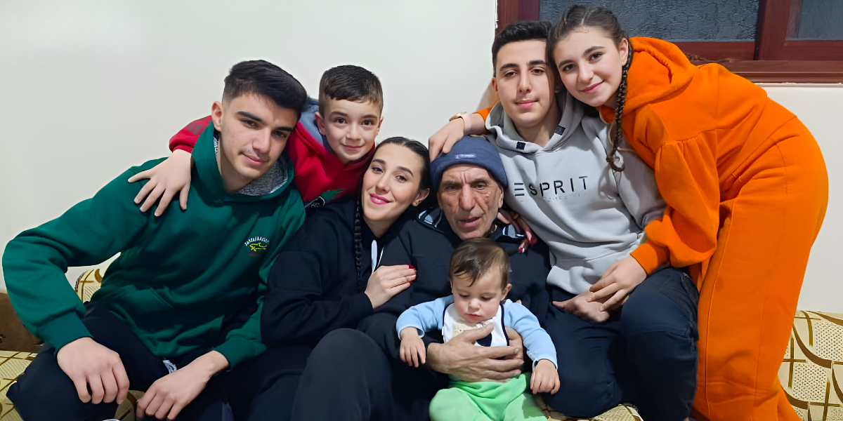 Nora's children pose for photo with their grandfather